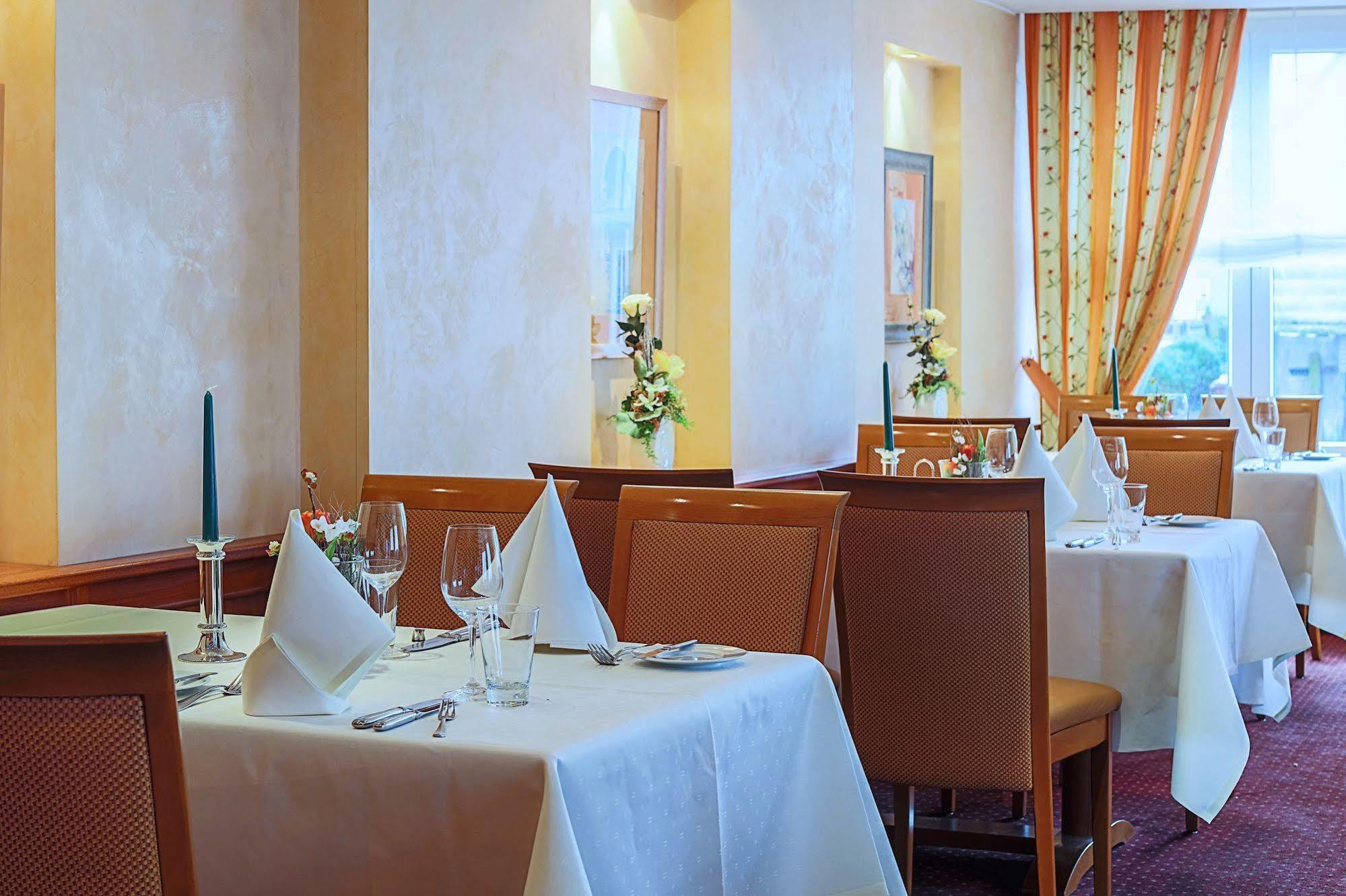 Hotel-Restaurant Kunz Пирмазенс Экстерьер фото